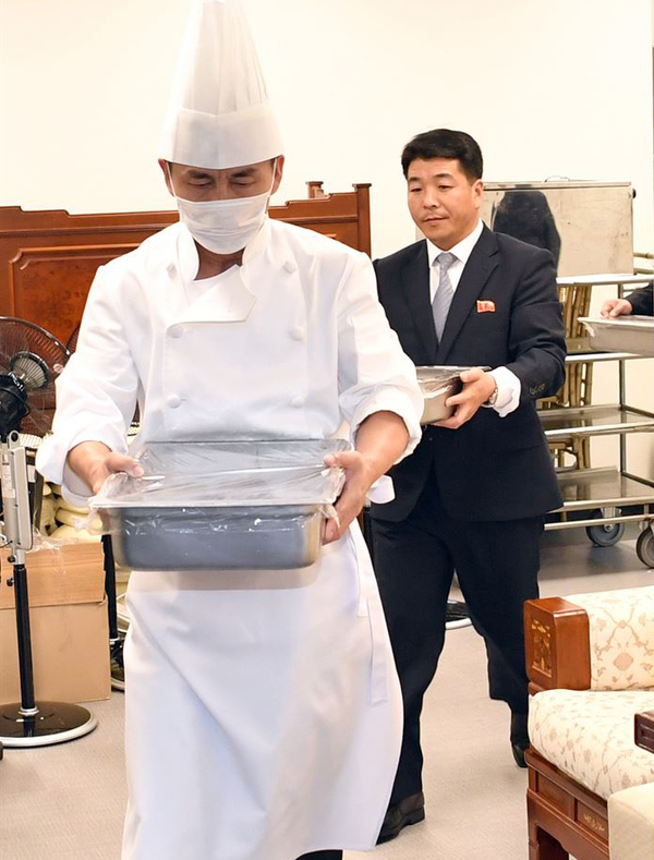 Hậu trường cuộc gặp Kim - Moon